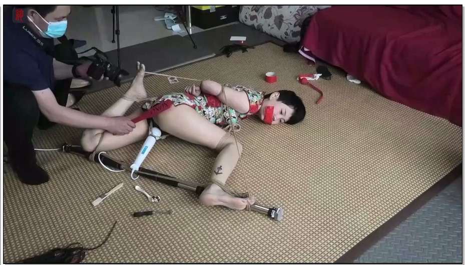 【绳之韵】寂寞少妇紫萱羞耻的强制分腿固定，SP、鞭打、强高，原味封堵（整双连裆丝袜..