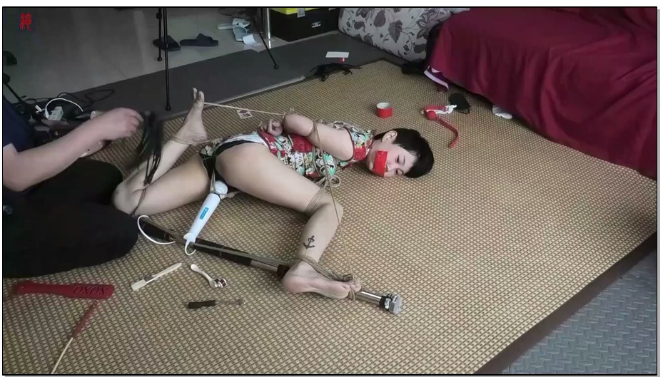 【绳之韵】寂寞少妇紫萱羞耻的强制分腿固定，SP、鞭打、强高，原味封堵（整双连裆丝袜..