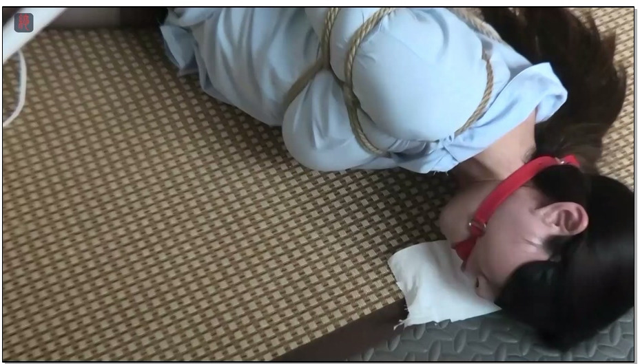 【绳之韵】寂寞少妇的减压游戏，小倩，空心浅蓝衬衣、黑丝TJ，电动玩具深入+筋膜枪+棒..