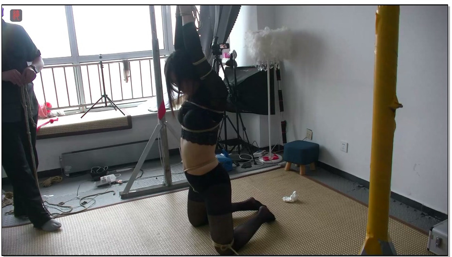【绳之韵】菲菲，刑架下的培训课，屈辱的分腿跪吊、鞭因、刑责、强高、耻辱培育
