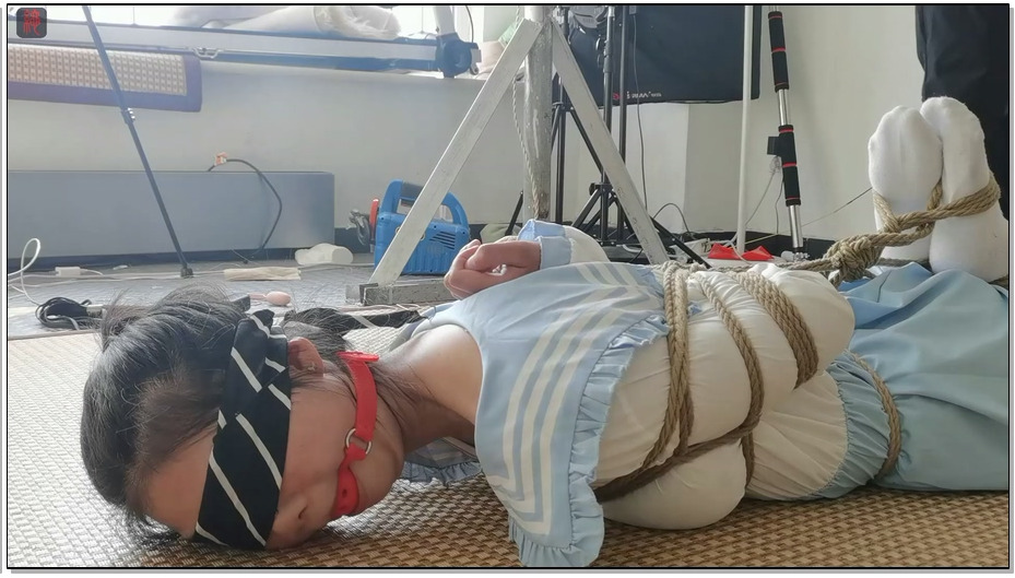【绳之韵】新人报道！软萌小甜甜：JK、白袜，口球、后观音、股绳、连头驷马，TK、鞭打