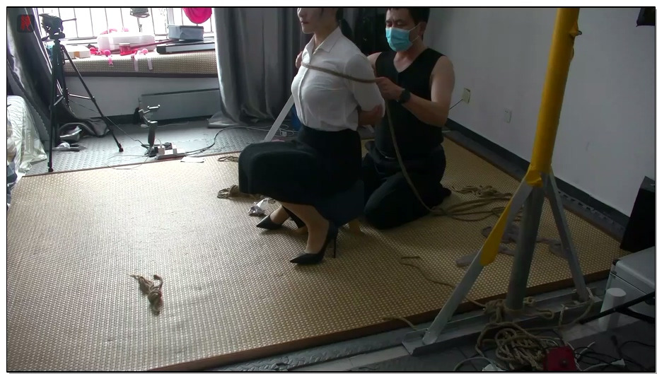 【绳之韵】菲菲 随机诱发的户外游戏 整备一定要到位：丝袜裹红豆、鞋里放红豆，脚趾缝