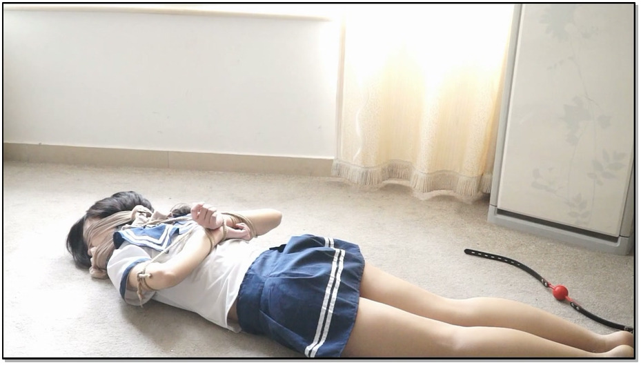 【逍遥】学生装捆绑调教堵嘴挣扎，逍遥美女模特依然主演1