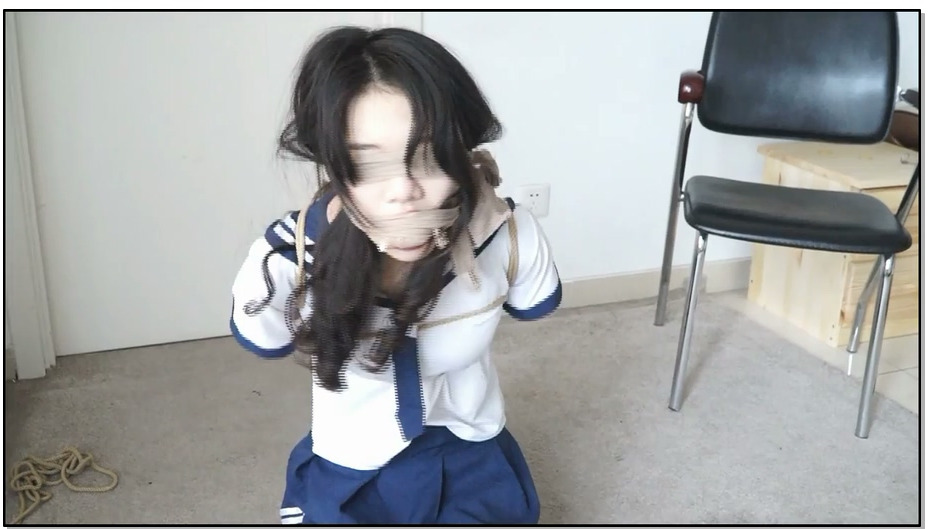 【逍遥】学生装捆绑调教堵嘴挣扎，逍遥美女模特依然主演2