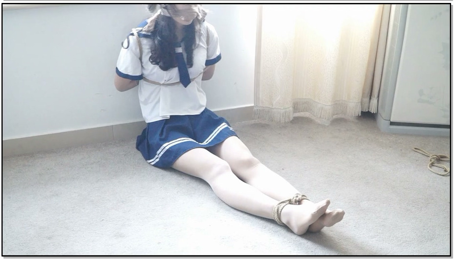 【逍遥】学生装捆绑调教堵嘴挣扎，逍遥美女模特依然主演2