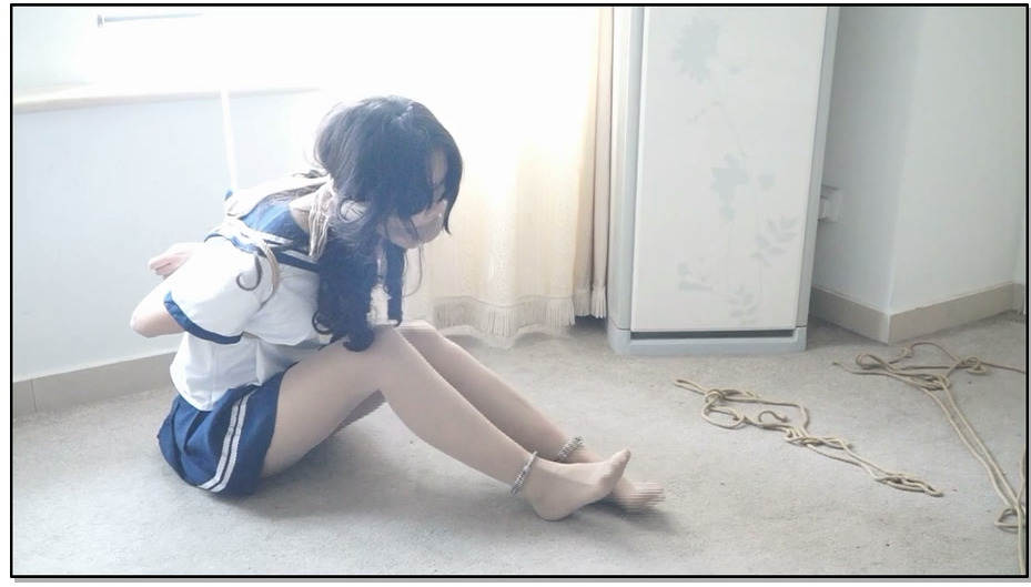 【逍遥】学生装捆绑调教堵嘴挣扎，逍遥美女模特依然主演2