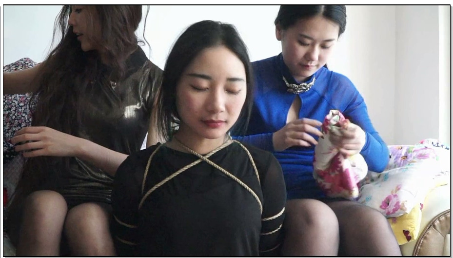 【逍遥】三个大美妞极限束缚堵嘴游戏