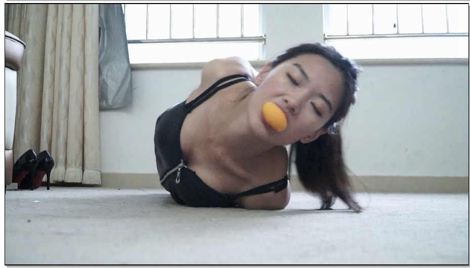 【逍遥】美腿控福利, 高冷女神罗薇薇倾情演绎镣铐迷情 驷马挣扎 金属恋足