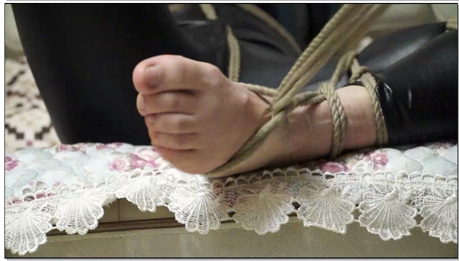 【逍遥】翘首跂踵 下 全身紧缚+堵嘴封口+开腿放置 林丹丹