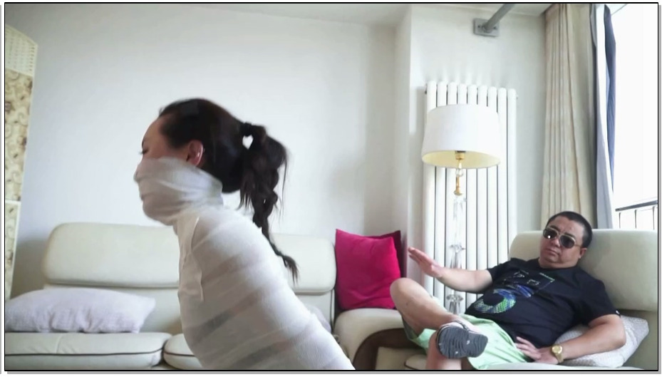 【逍遥】名模的陷阱02 美女被强制伪装拘束！救星就在面前却发现不了！美女木乃伊捆绑…