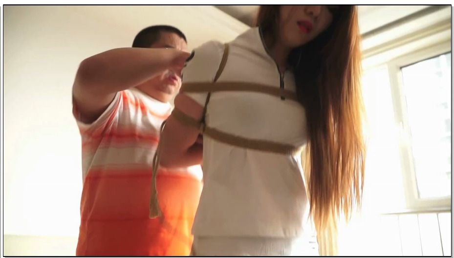 【逍遥】新模李雨潼 罪恶的绑架上集 美女大学生遭遇快递陷阱 捆绑控制 口球堵嘴 监禁…