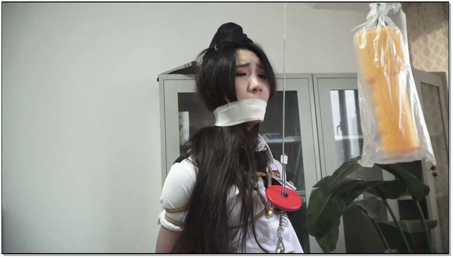 【逍遥】被算计的女警02 美丽女警被股绳吊缚，黑丝踮脚痛苦不堪！失禁浸湿 丝袜美腿！