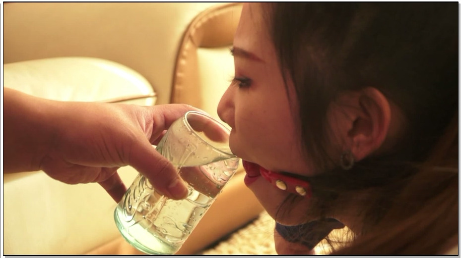 【逍遥】丽人挣扎02—美丽学生口球堵嘴，四肢犬缚！爬圈翻滚，失禁~超长时间犬缚！