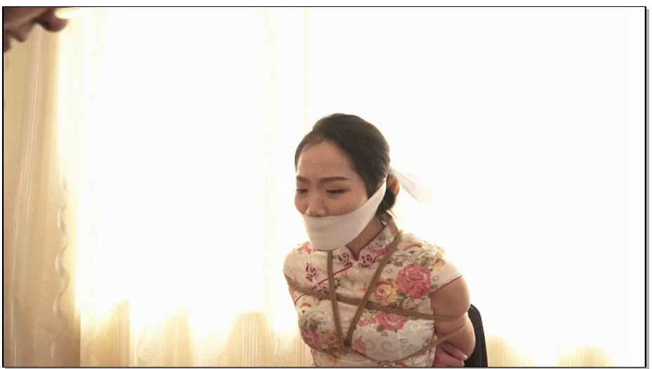 【逍遥】绳狱系列-嫂子的诱惑 中集 绝对剧情，李雨潼出演，各种丝袜捆绑堵嘴