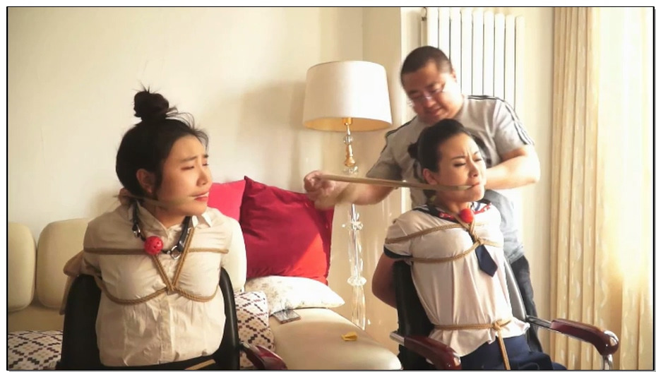 【逍遥】耻辱师生恋(下集)女教师和女学生一起被男主捆绑,各种花式虐嘴