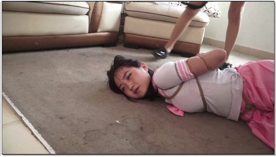 【逍遥】学生老师-夏炎 李宁馨丝袜嘟嘴 日式驷马 跪走 调教