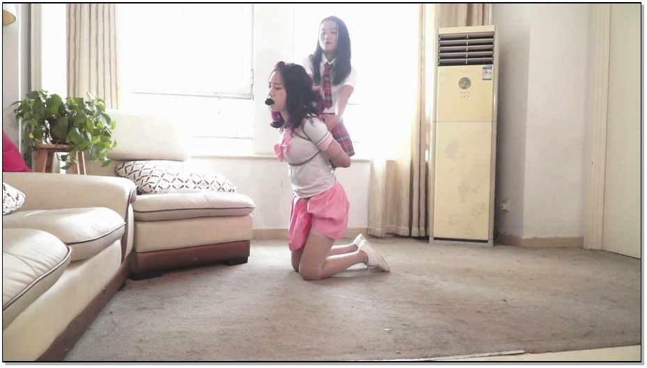 【逍遥】学生老师-夏炎 李宁馨丝袜嘟嘴 日式驷马 跪走 调教