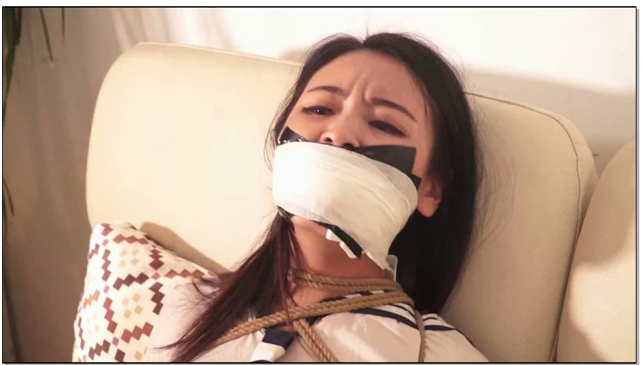 【逍遥】美女夏炎的入室劫难1（黑丝、棉袜塞嘴、胶布绷带多重封嘴、驷马封眼