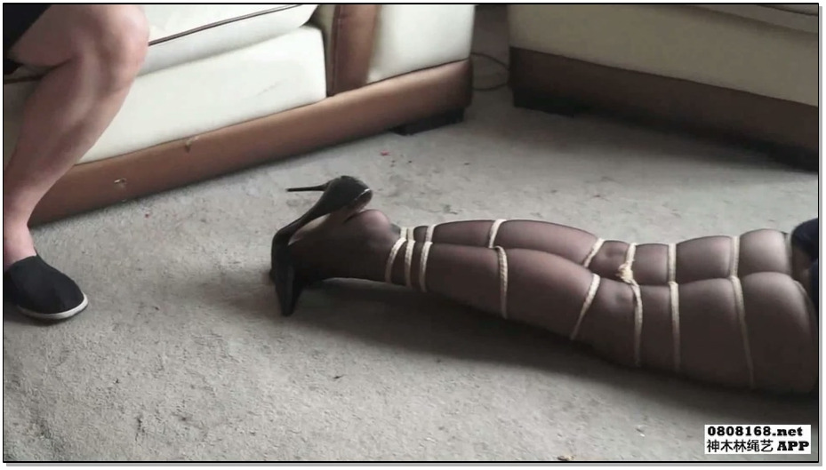 【逍遥】大紧缚《黑面人01》，蚕蛹一样的女孩如何在黑暗中找到水？