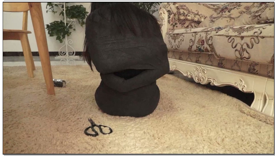 【逍遥】自动包裹娇躯02 全包木乃伊美女玩命挣扎 木乃伊挣扎跳跃 被定身控制无奈呻吟