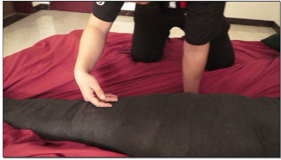 【逍遥】自动包裹娇躯02 全包木乃伊美女玩命挣扎 木乃伊挣扎跳跃 被定身控制无奈呻吟