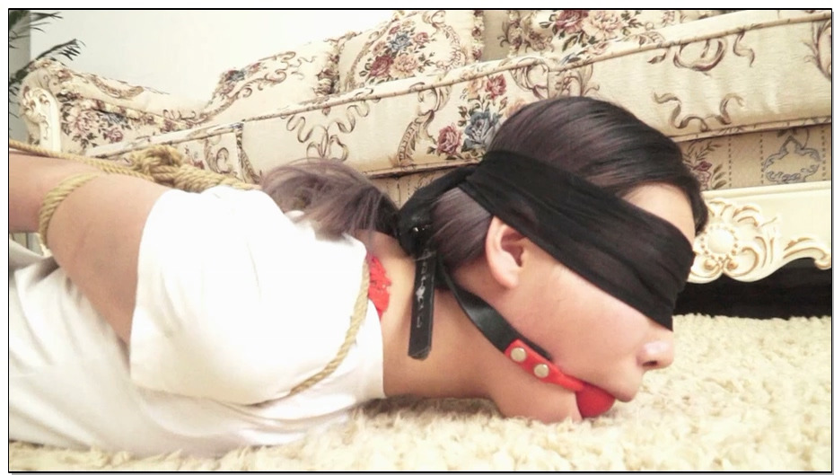 【逍遥】下班后遭遇劫匪入室KB 林艺丝袜蒙眼 口球嘟嘴 直臂驷马