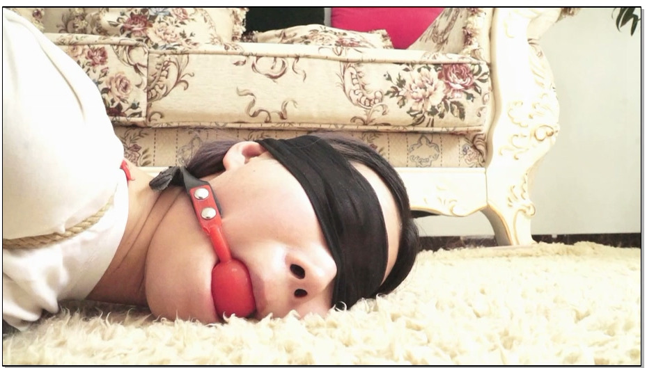 【逍遥】下班后遭遇劫匪入室KB 林艺丝袜蒙眼 口球嘟嘴 直臂驷马