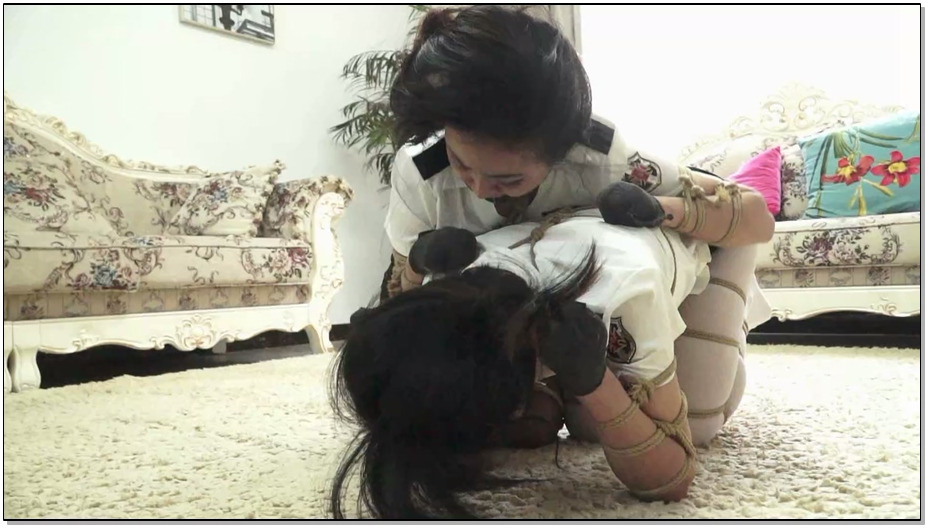 【逍遥】双娇犬缚02 超罕见！双人丝袜美女犬 全程挣扎爬行 超长时间tk挠痒双人丝袜美脚