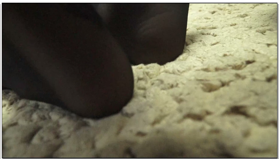 【逍遥】《黑白双娇》黑丝白丝美女 双娇比赛捆绑互相挠痒 玩弄丝袜脚 剧情新颖有趣