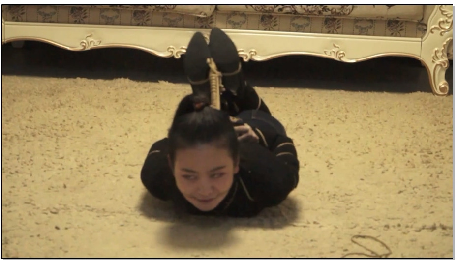 【逍遥】小美女家中被各种捆绑调教