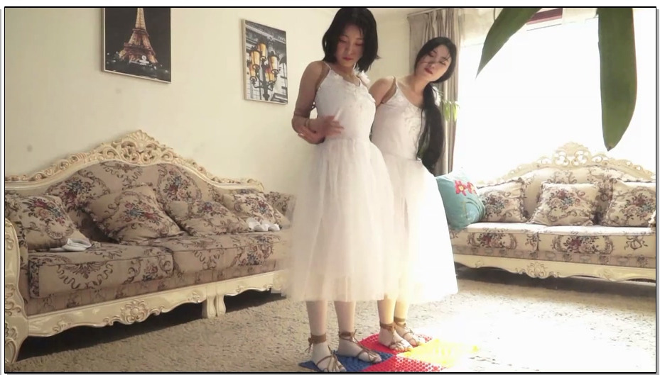 【逍遥】为实现自己的舞蹈梦想而坚持 芭蕾练功服、白裤袜，驷马、挠脚