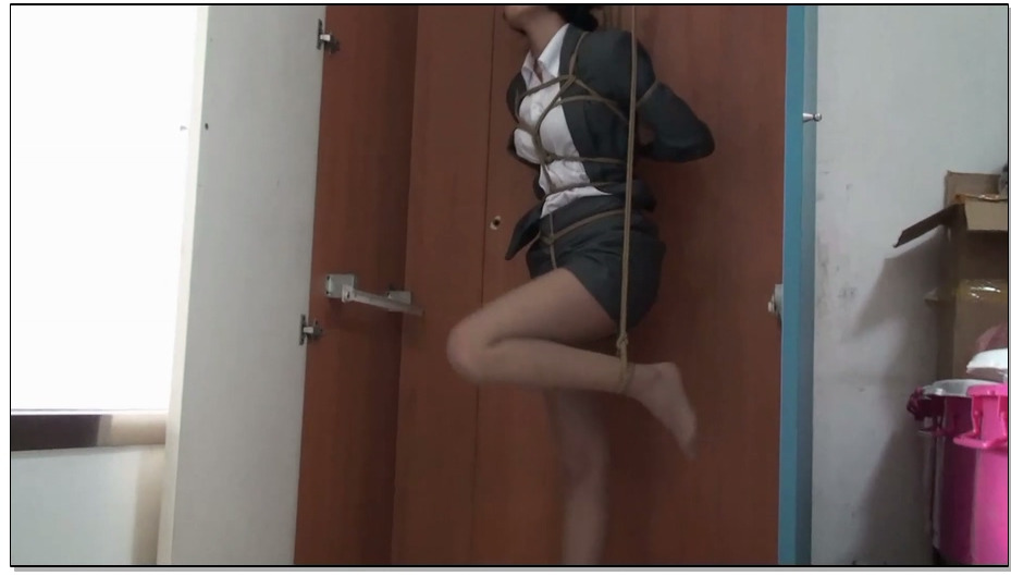 【逍遥】被调教囚禁的女教师 李佳欣