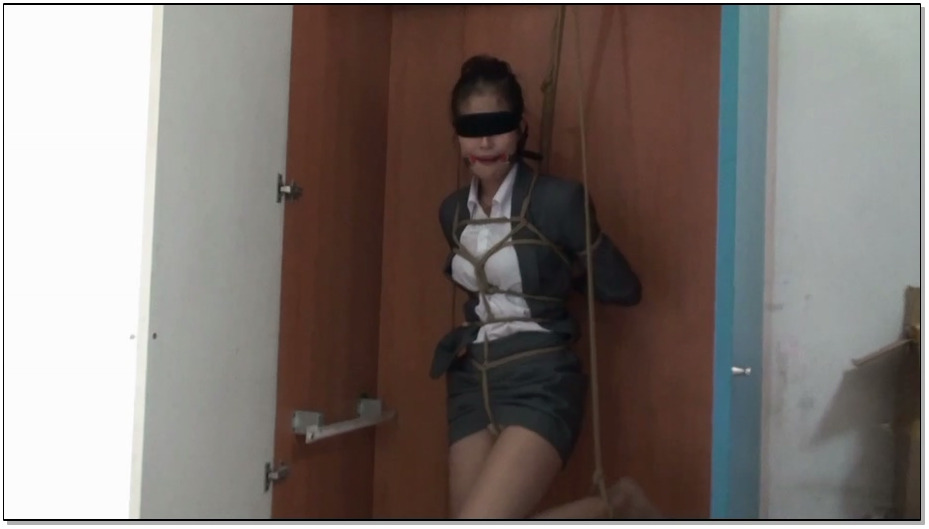 【逍遥】被调教囚禁的女教师 李佳欣