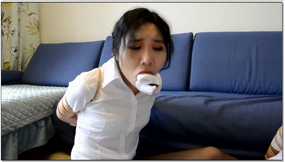 【逍遥】丝袜师生劫1 性感丝袜老师与学生遇到劫匪 丝袜堵嘴 性感双人挣扎不要错过