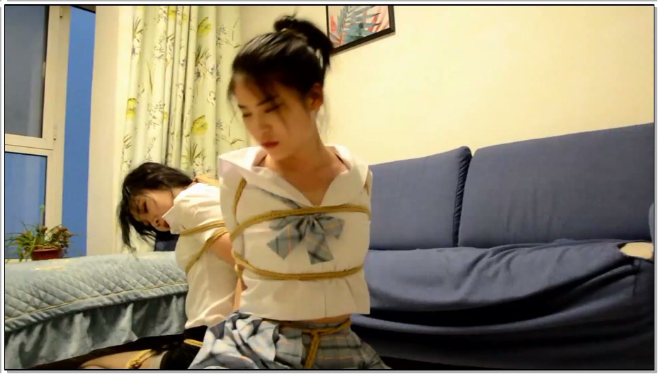 【逍遥】丝袜师生劫03 黑丝老师与肉丝水手服长筒袜与黑丝裤袜折腿缚 师生费力挣扎 吃…