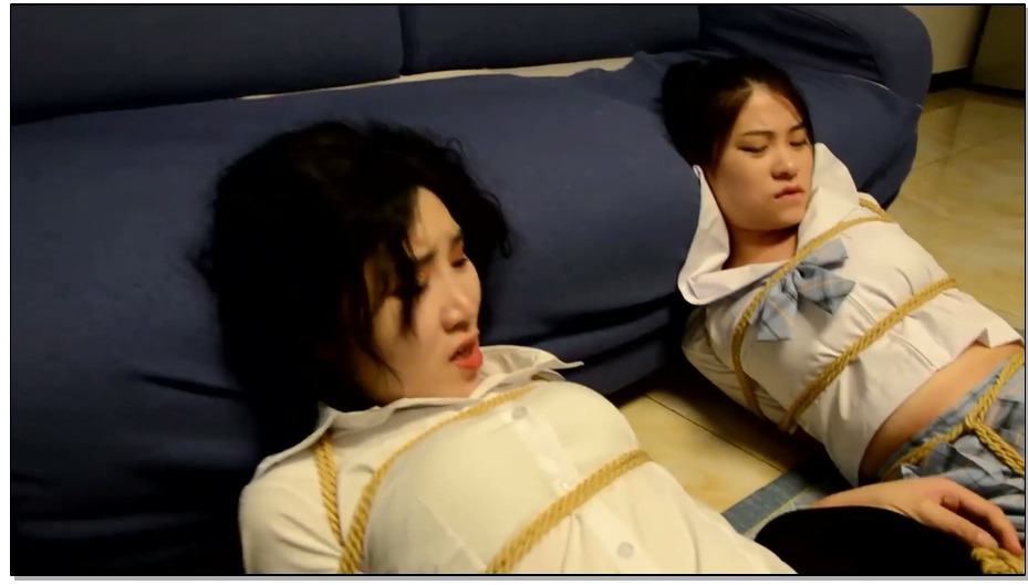 【逍遥】丝袜师生劫03 黑丝老师与肉丝水手服长筒袜与黑丝裤袜折腿缚 师生费力挣扎 吃…