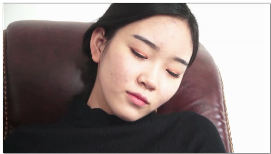 【逍遥】丹的镣铐生活 美女丹喜欢镣铐，无论是上班还是生活都喜欢带着脚镣，60分钟