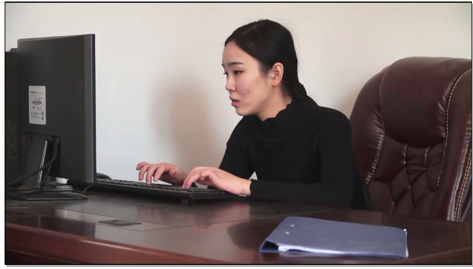 【逍遥】丹的镣铐生活 美女丹喜欢镣铐，无论是上班还是生活都喜欢带着脚镣，60分钟