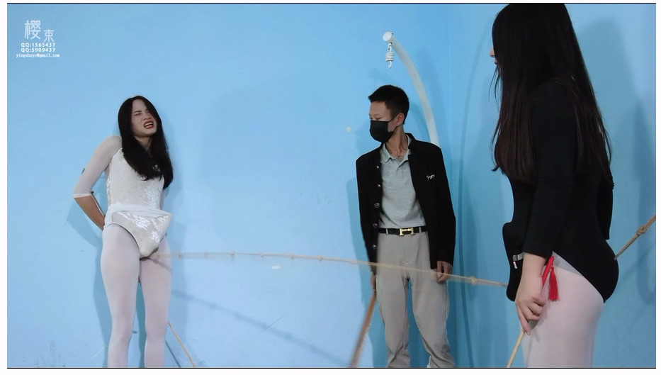 【樱束原创】石头剪刀布 老师让两个舞蹈生上绳上进行走绳训练！两人石头剪刀布