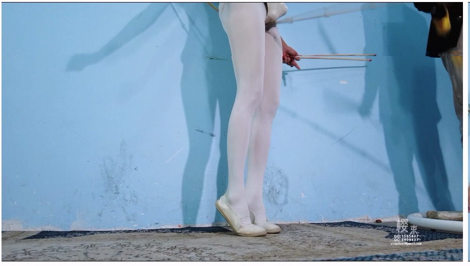 【樱束原创】石头剪刀布 老师让两个舞蹈生上绳上进行走绳训练！两人石头剪刀布