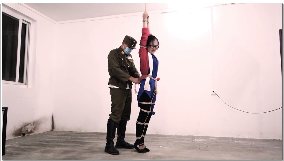 【樱束原创】热血烈女之脚趾连心 地下女讯室审讯,女情报员势死抵抗