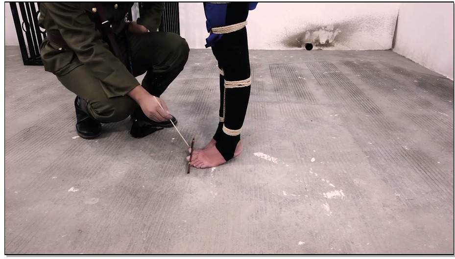 【樱束原创】热血烈女之脚趾连心 地下女讯室审讯,女情报员势死抵抗