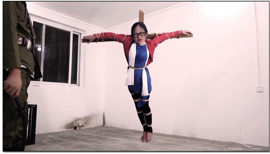 【樱束原创】热血烈女之女版耶稣 一地下组织女情报员不小心被抓，落入敌人的陷阱，敌…