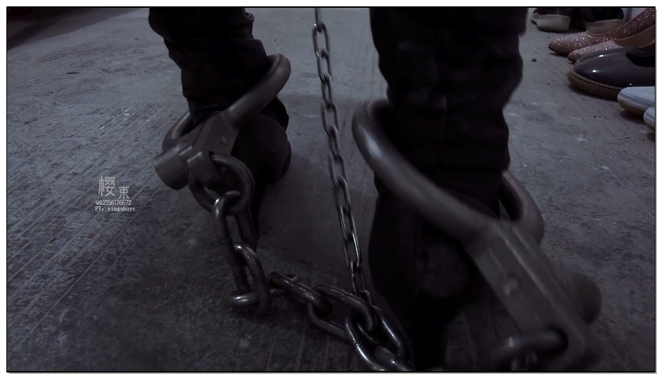 【樱束原创】黑狐传说之黑狐被废 黑狐偷进男主家被抓，男主给她带上特重脚镣手铐、头…