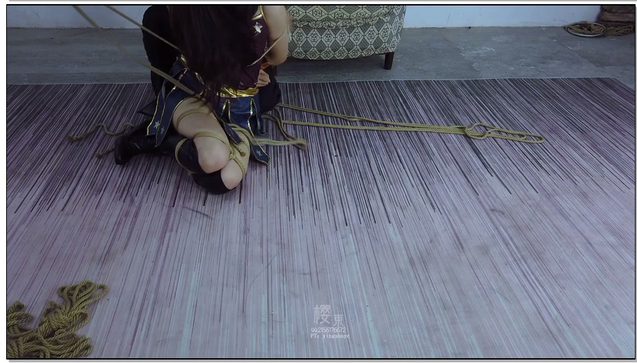 【樱束原创】神奇女侠之偷袭女侠 女侠深入敌营获取犯罪证据，不料却被匪徒偷袭电晕，…