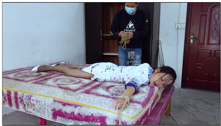 【樱束原创】房客空姐 下 空姐被房东催租产生分歧，房东一怒之下将空姐打晕，准备好好..