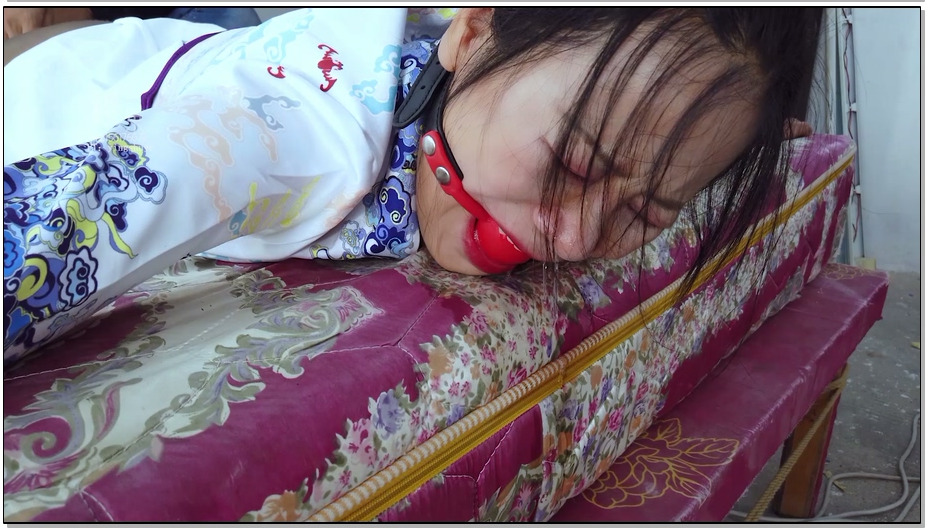 【樱束原创】房客空姐 下 空姐被房东催租产生分歧，房东一怒之下将空姐打晕，准备好好..