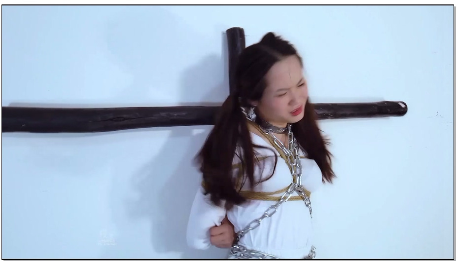 【樱束原创】哥哥的教训下 顽皮叛逆的妹妹整天玩手机，无血缘关系的哥哥看不下去，口..