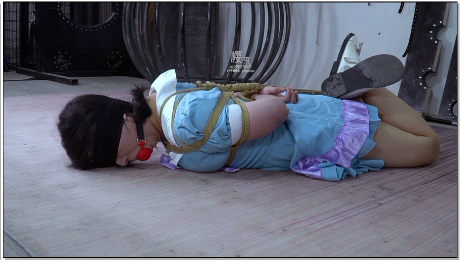 【樱束原创】夫妻初体验 美女绳艺师来服务，老公亲自指挥，驷马捆绑口球伺候，口水流..