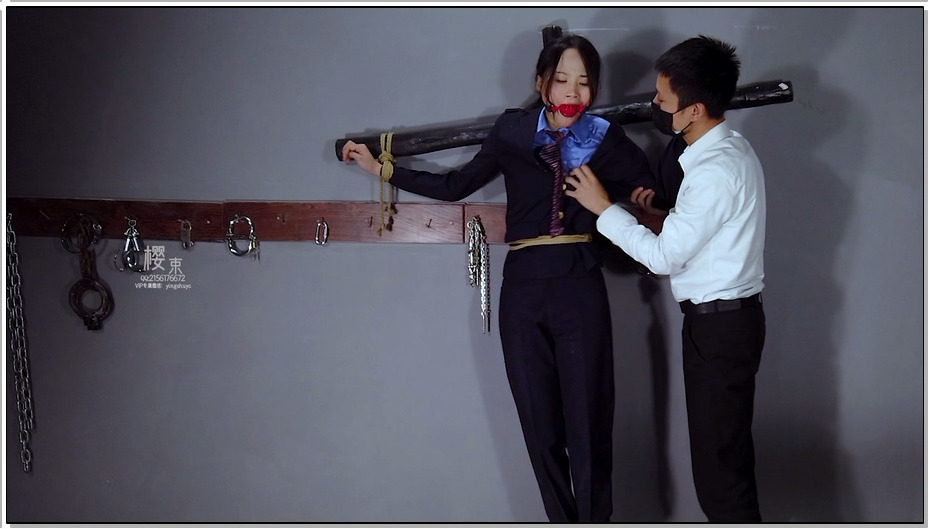 【樱束原创】诱骗女铁管下 高傲女铁管继续被绑十字架上被歹徒抚摸亵玩，剧烈挣扎